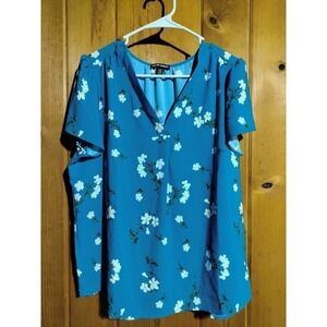 Hilary Radley size large blue floral short sleeve blouse